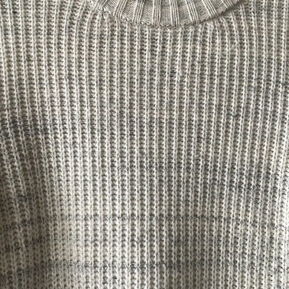 Splendid Sweater - Picture 3 of 9